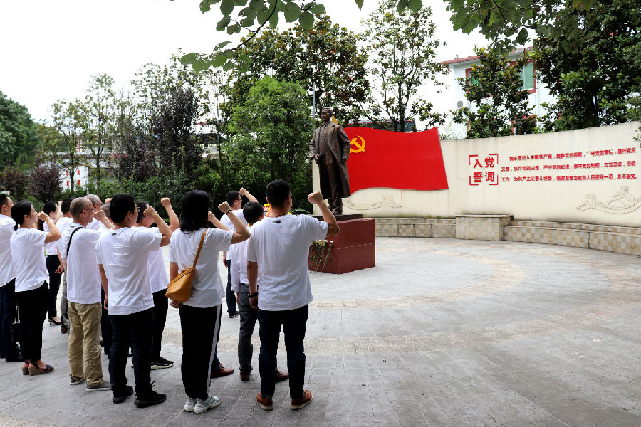 06ada55a83e43fe6b8df85d650eaa4a2.jpg